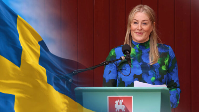 Sara Strömberg var huvudtalare på Sveriges Nationaldag på Jamtli i Östersund 2024.